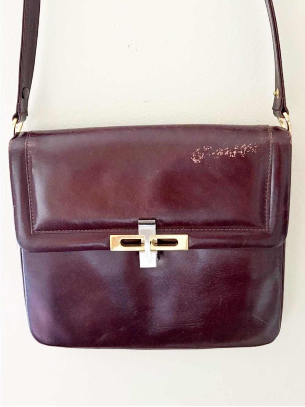 Classic vintage Leather Shoulder Bag in Deep Brown